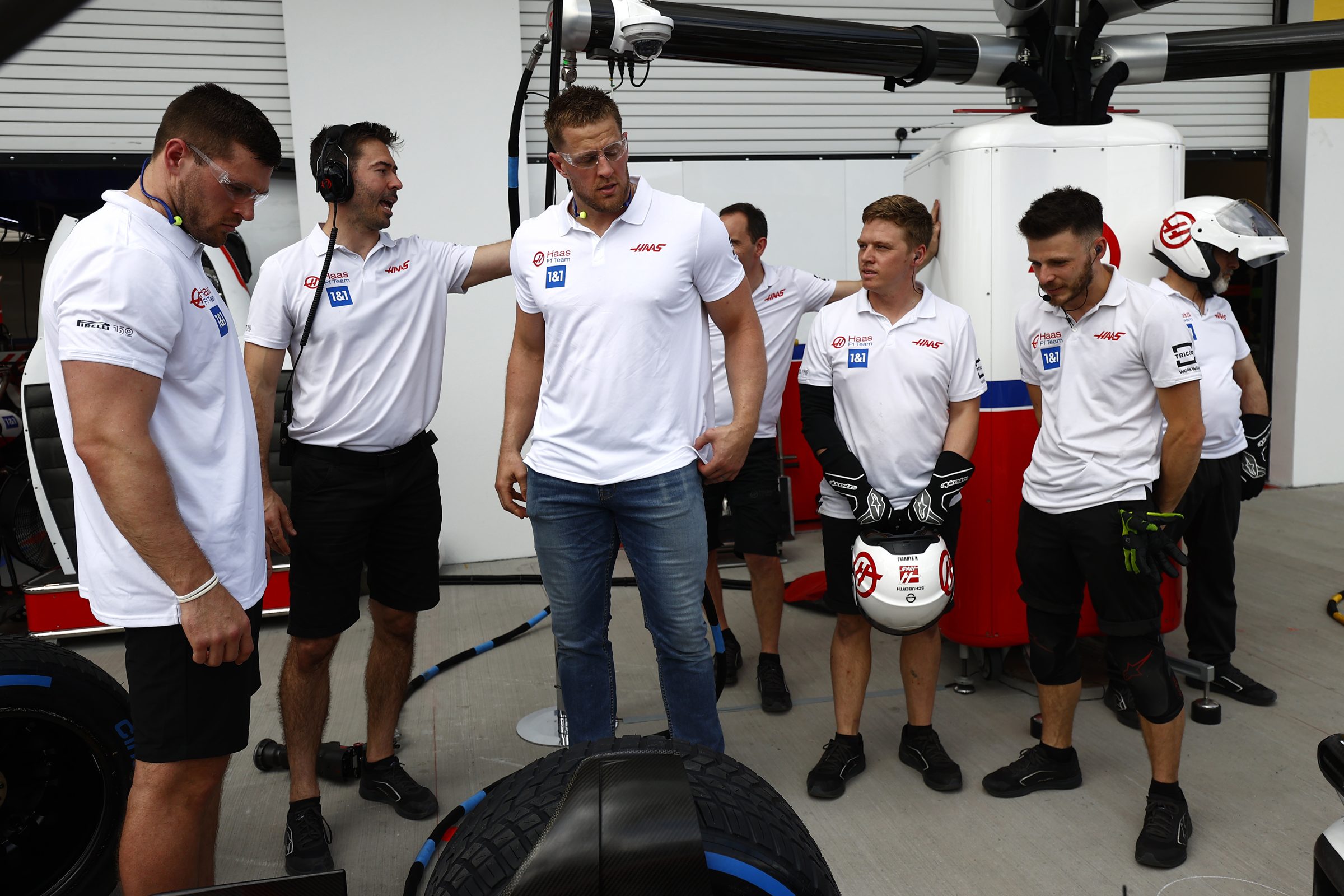 Haas F1 Team pit crew group photo